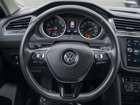 Used 2020 Volkswagen Tiguan SEL AWD/4WD image 25