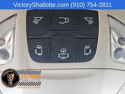 Certified 2023 Chrysler Pacifica Touring-L FWD image 43