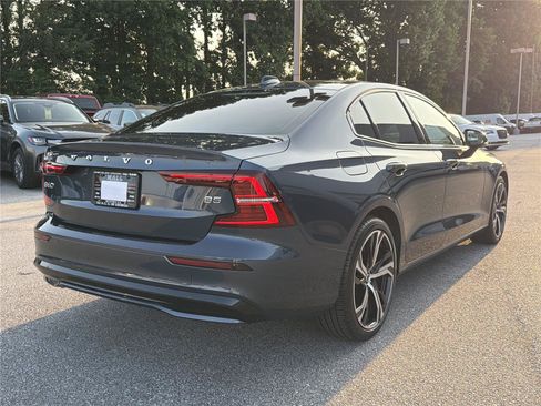 Used 2023 Volvo S60 B5 Core FWD image 5