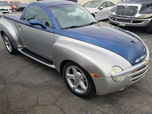 Used 2005 Chevrolet SSR w/ Preferred Equipment Group RWD image 5