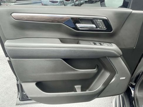 Certified 2025 Chevrolet Tahoe Premier RWD image 15