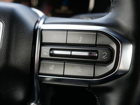 Used 2025 GMC Acadia Elevation image 29