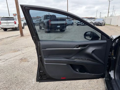 Used 2021 Toyota Camry SE image 21