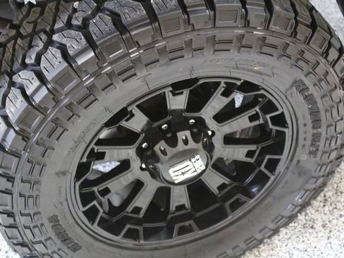 Used 2005 GMC Sierra 2500 SLT w/ Heavy-Duty Power Package image 33