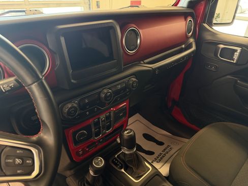 Used 2018 Jeep Wrangler Unlimited Rubicon AWD/4WD image 14