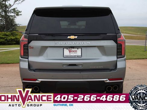 Used 2025 Chevrolet Suburban Premier AWD/4WD image 8