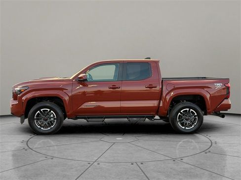 Used 2025 Toyota Tacoma TRD Sport image 3