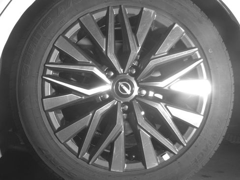 Used 2025 Nissan Altima 2.5 SV FWD image 11