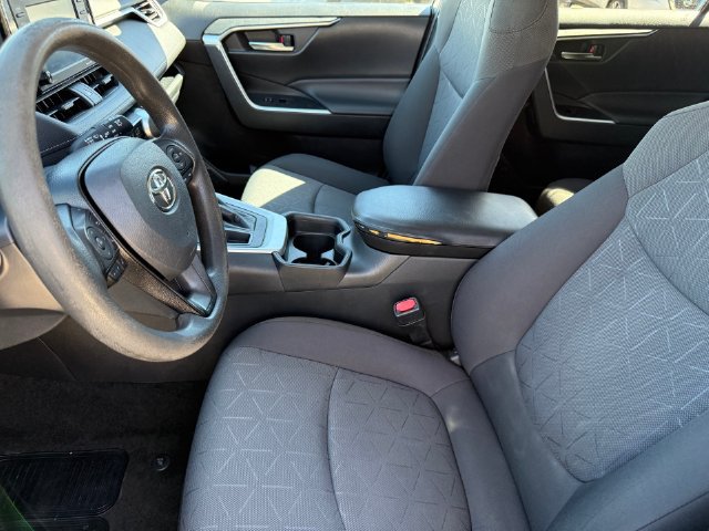 Used 2021 Toyota RAV4 XLE AWD/4WD image 11