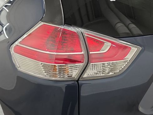 Used 2015 Nissan Rogue SV AWD/4WD image 31