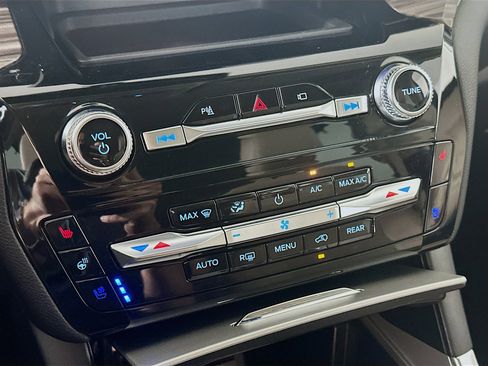 Used 2023 Ford Explorer Limited image 24