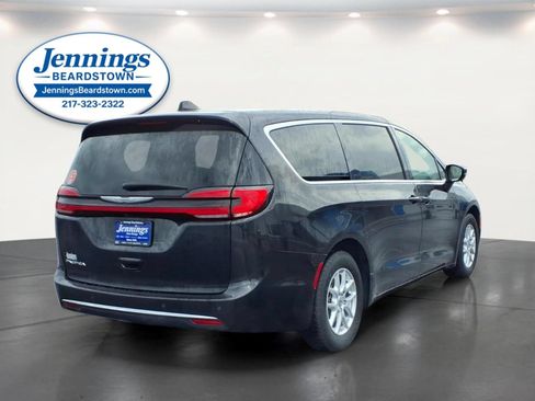 Used 2023 Chrysler Pacifica Touring-L FWD image 28