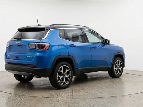 Used 2025 Jeep Compass Limited AWD/4WD image 9