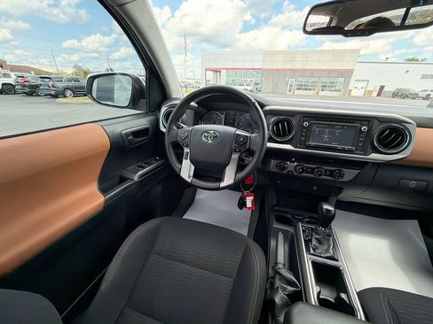 Used 2017 Toyota Tacoma SR5 w/ Tow Package AWD/4WD image 15