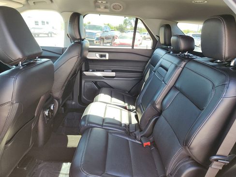 Used 2023 Ford Explorer Limited image 9