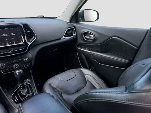 Used 2019 Jeep Cherokee Limited FWD image 21