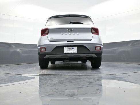 Certified 2021 Hyundai Venue SEL w/ Premium Package image 31