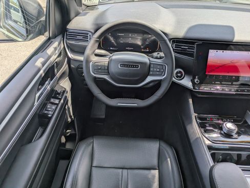 Used 2025 Jeep Wagoneer 4WD w/ Convenience Group I image 18