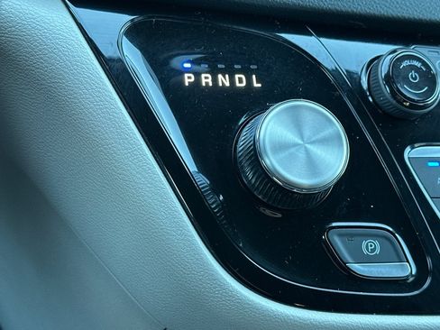 Used 2024 Chrysler Pacifica Touring-L image 24