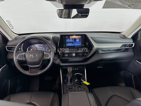 Certified 2022 Toyota Highlander XLE image 23