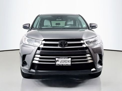 Used 2017 Toyota Highlander LE image 2