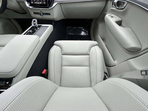New 2026 Volvo XC90 B6 Ultra image 14