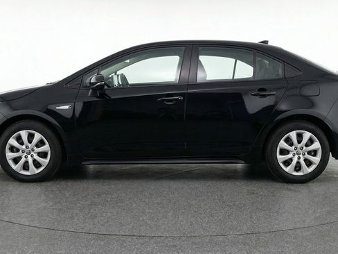 Used 2025 Toyota Corolla LE image 5