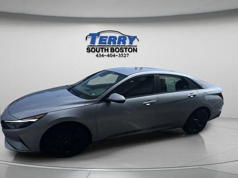 Used 2023 Hyundai Elantra SEL image 2