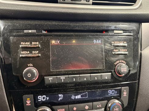 Used 2015 Nissan Rogue SV w/ SV Moonroof Package image 19