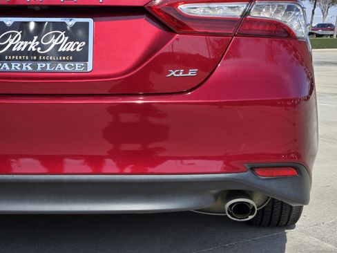Used 2019 Toyota Camry XLE image 15
