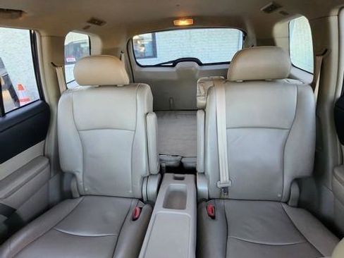 Used 2012 Toyota Highlander SE w/ Tow Pkg image 21