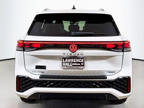 New 2026 Volkswagen Tiguan SEL R-Line AWD/4WD image 4