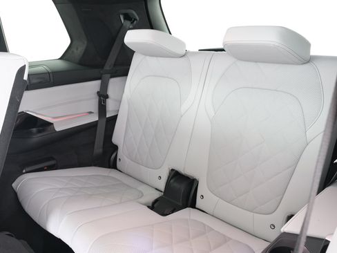 Used 2024 BMW X7 xDrive40i w/ Premium Package AWD/4WD image 36
