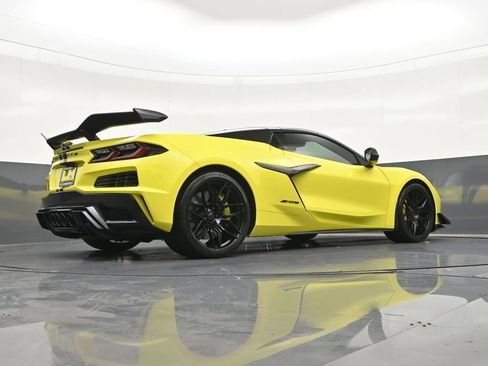 Used 2023 Chevrolet Corvette Z06 RWD image 28