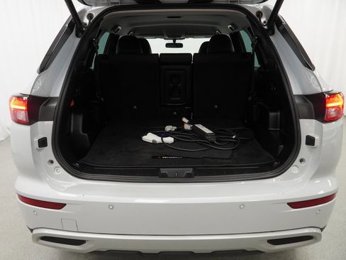 Used 2023 Mitsubishi Outlander SE image 45