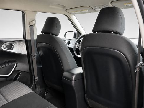 Used 2020 Kia Soul LX FWD image 15