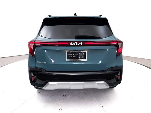 Certified 2024 Kia Seltos EX FWD image 17