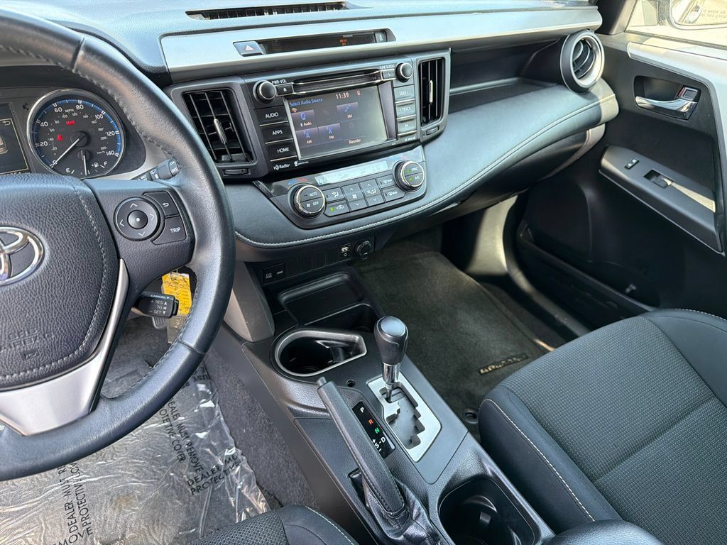 Used 2016 Toyota RAV4 XLE AWD/4WD image 30