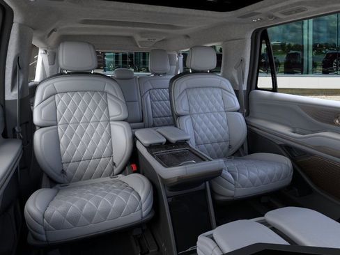 New 2026 Lincoln Navigator L Black Label AWD/4WD image 11