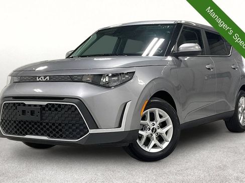 Used 2025 Kia Soul LX w/ LX Technology Package FWD image 14