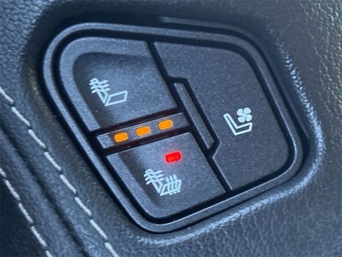 Used 2020 Chevrolet Suburban Premier w/ Premier Plus Edition image 38