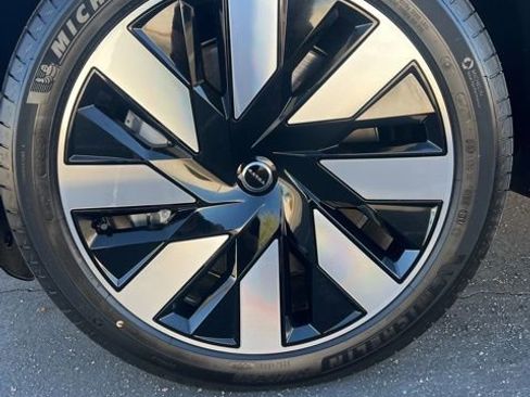 New 2025 Volvo EX90 Plus w/ Protection Package Premier image 29