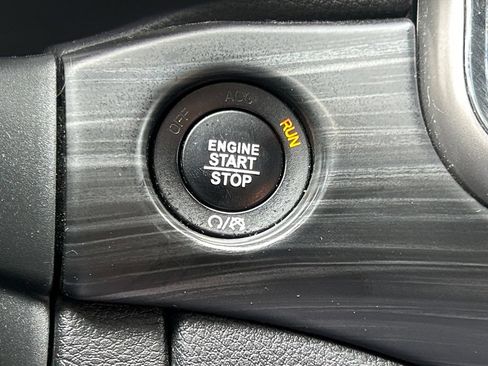 Used 2021 Jeep Grand Cherokee Laredo AWD/4WD image 29