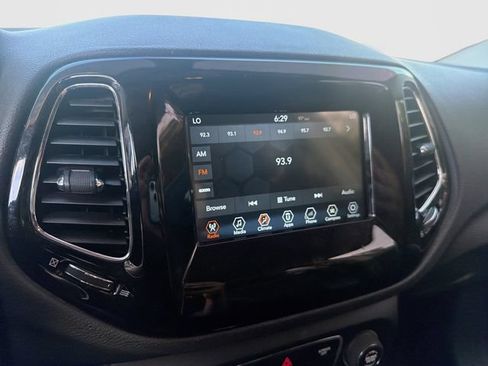 Used 2018 Jeep Compass Latitude w/ Popular Equipment Group FWD image 18