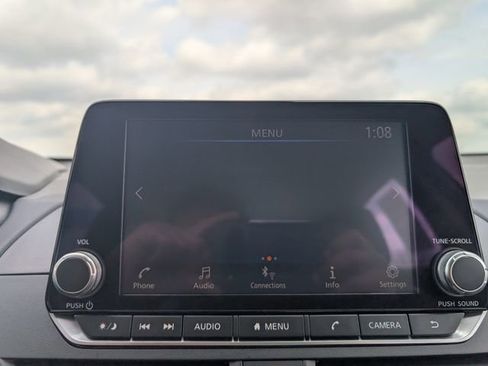 Used 2024 Nissan Altima 2.5 SV image 13