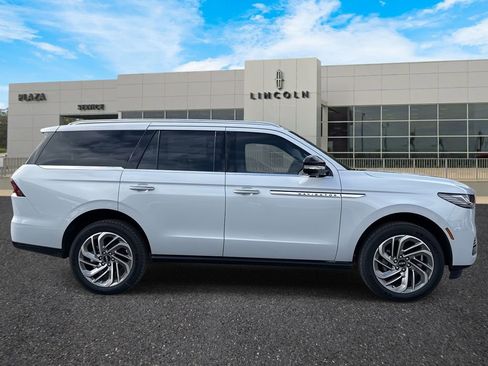 New 2025 Lincoln Navigator Reserve image 2