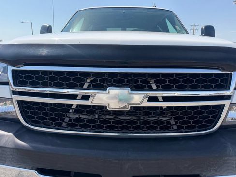 Used 2007 Chevrolet Silverado 2500 LT w/ Onstar Plus Package AWD/4WD image 7