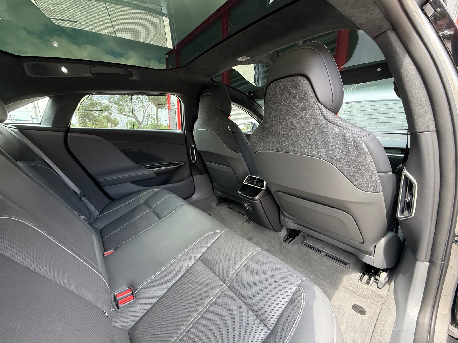 Used 2023 Lucid Air Touring AWD/4WD image 23