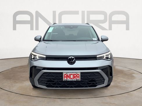 New 2026 Volkswagen Taos SE image 3