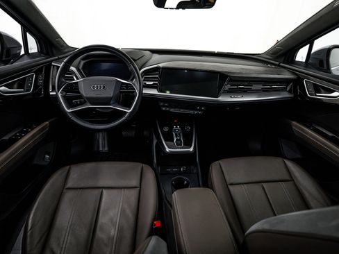 Used 2024 Audi Q4 e-tron Prestige image 8